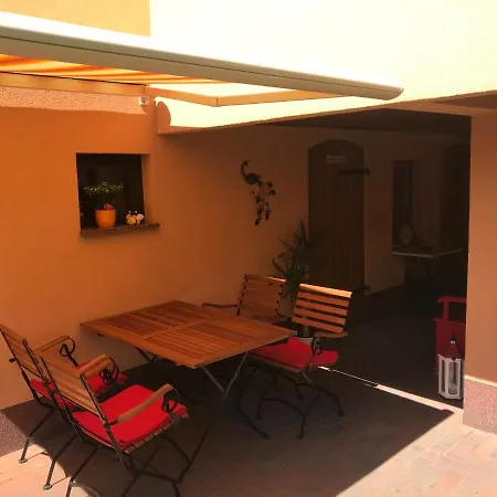 Jahn בית הארחה 3*